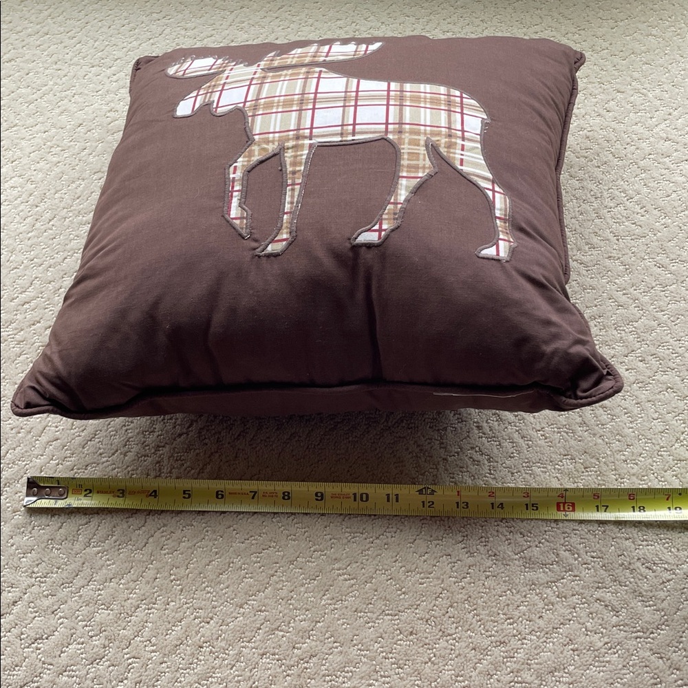 Moose throw pillows and rustic cabin themed shams - Picture 7 of 10